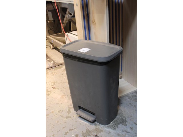 Pedaalemmer. hoogte 33 cm. - afbeelding 2 van  2