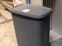 Pedaalemmer. hoogte 33 cm. - afbeelding 2 van  2