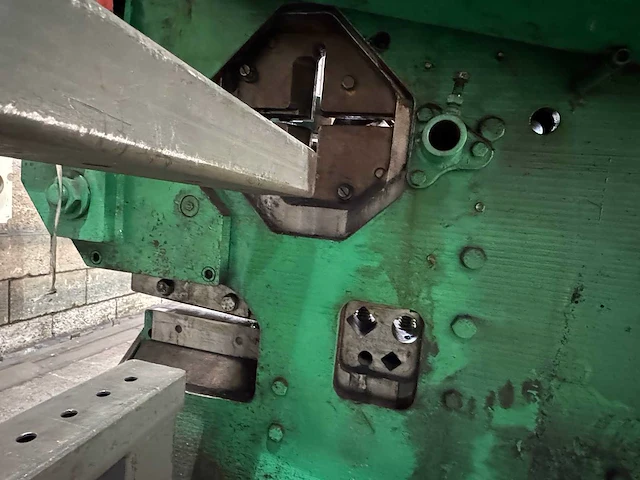 Peddinghaus 210a/13 gecombineerde profielstaalschaar met pons, vlakstaalschaar, staafstaalschaar, profielstaalschaar, en uitklinkapparaat - afbeelding 2 van  15