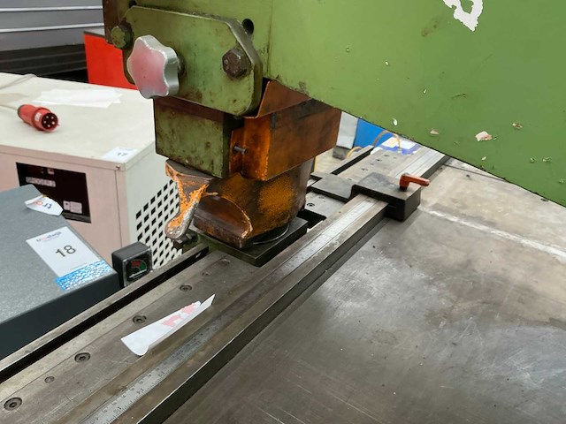 Peddinghaus hydraulic 1000 ponsmachine 100ton - afbeelding 15 van  18