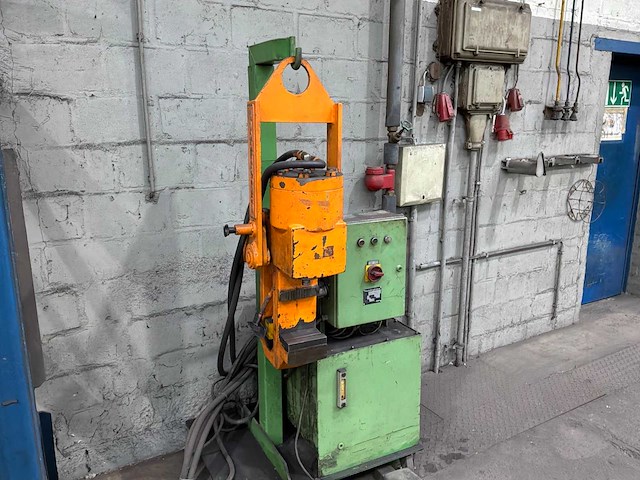 Peddinghaus hydraulische ponsmachine - afbeelding 5 van  8