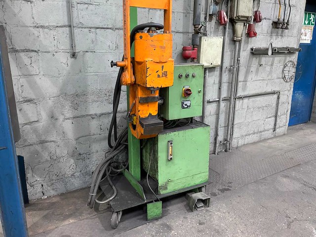 Peddinghaus hydraulische ponsmachine - afbeelding 6 van  8