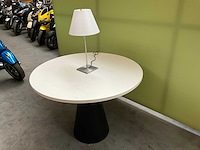 Pedrali ikon tafel en luceplan tafellamp - afbeelding 3 van  4