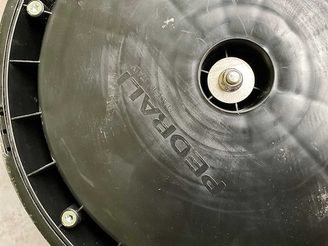 Pedrali ikon tafel en luceplan tafellamp - afbeelding 4 van  4