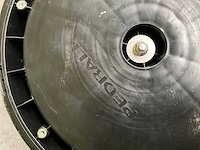 Pedrali ikon tafel en luceplan tafellamp - afbeelding 4 van  4