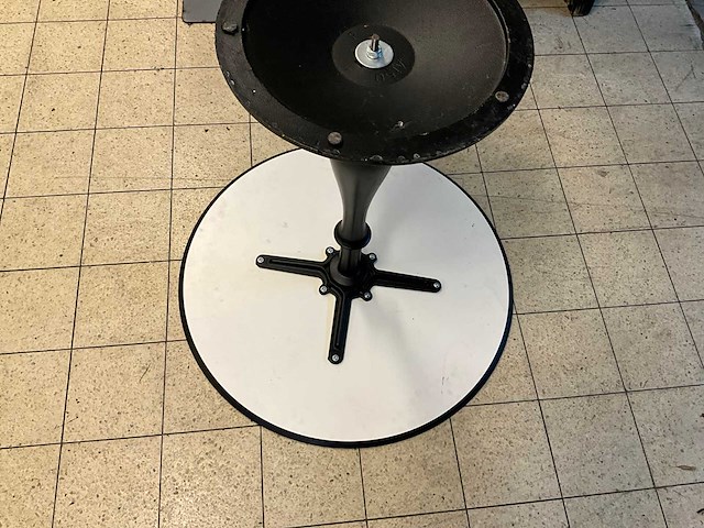 Pedrali tonda 4150 restauranttafel (10x) - afbeelding 6 van  9