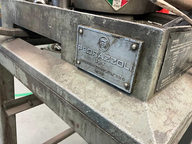 Pedrazzoli afkortcirkelzaagmachine - afbeelding 9 van  10