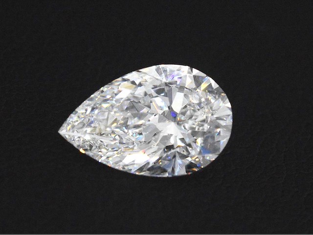 Peer vorm briljant van 4.00 carat (gecertificeerd) - afbeelding 1 van  4