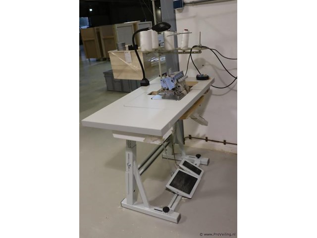 Pegasus m900-serie industriële overlock- en safety-stitch naaimachine - afbeelding 1 van  11