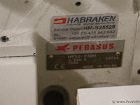 Pegasus m900-serie industriële overlock- en safety-stitch naaimachine - afbeelding 7 van  11