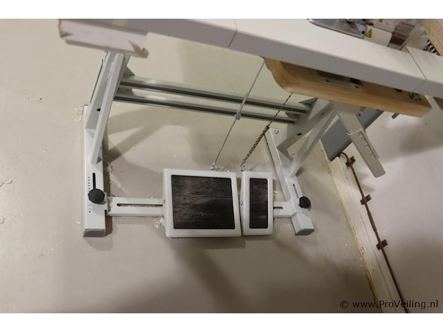 Pegasus m900-serie industriële overlock- en safety-stitch naaimachine - afbeelding 10 van  11
