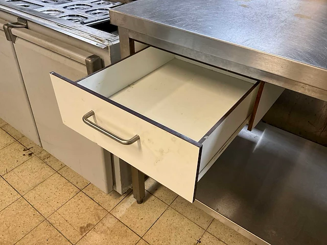 Pelgrim rvs werktafel met fornuis - afbeelding 2 van  10