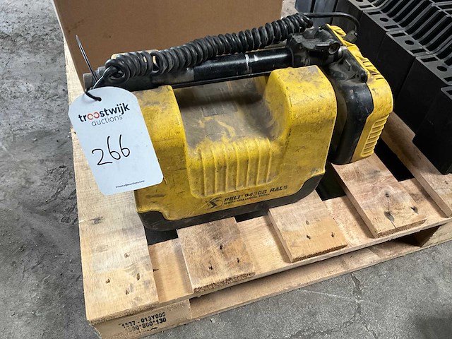 Peli 9430b rals accuverlichting en makita bouwlamp 230v - afbeelding 4 van  11
