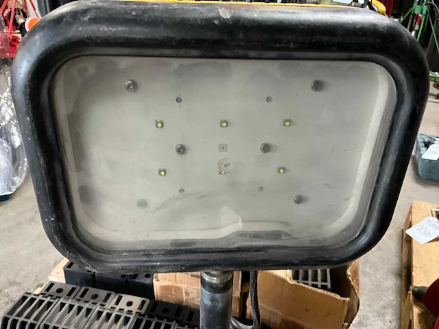 Peli 9430b rals accuverlichting en makita bouwlamp 230v - afbeelding 6 van  11