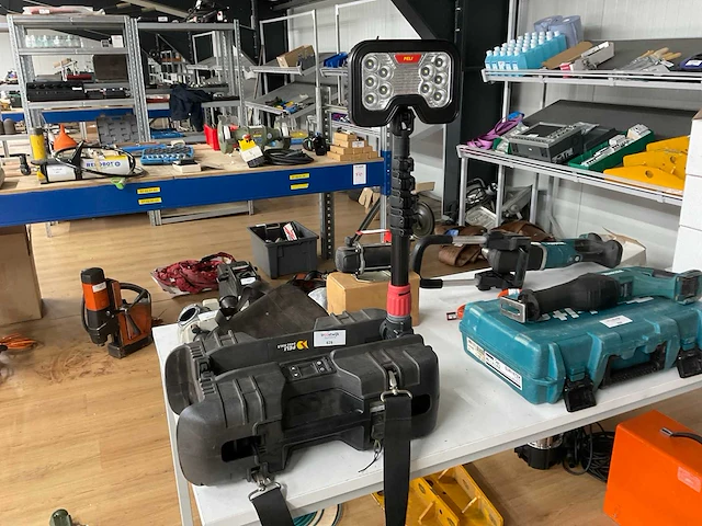 Peli 9490 rals bouwlamp met powerpack - afbeelding 1 van  4
