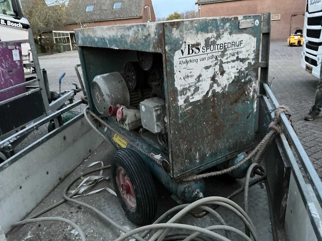 Pelicans zuigercompressor en spack-spuitunit - afbeelding 3 van  8