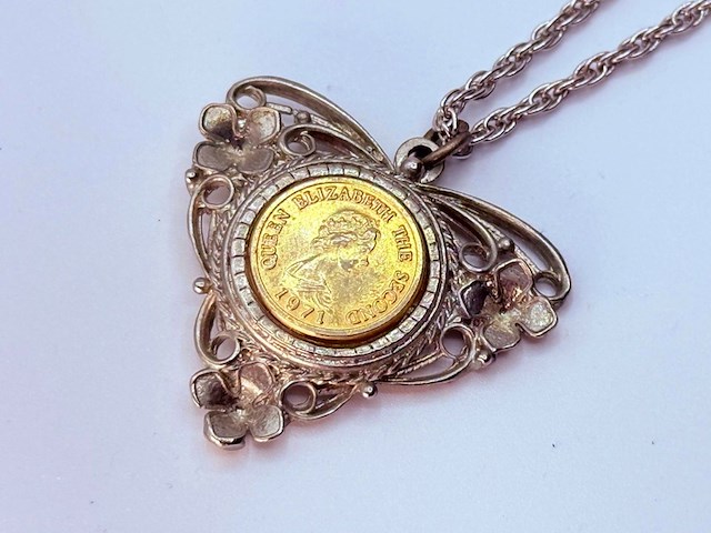 Pendant collier ''queen elisabeth inspired'' - n.f.s. - afbeelding 1 van  6