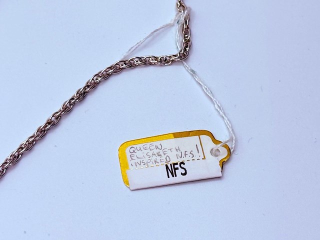 Pendant collier ''queen elisabeth inspired'' - n.f.s. - afbeelding 5 van  6