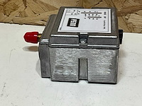 Penn p77aaa-9350 pressostaat 3-30 bar diff 3 5-12 bar style 5 ped - afbeelding 6 van  9