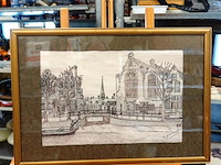 Pentekening van een historisch wintergezicht op het singel in amsterdam met rechts de monumentale oude lutherse kerk - afbeelding 1 van  5