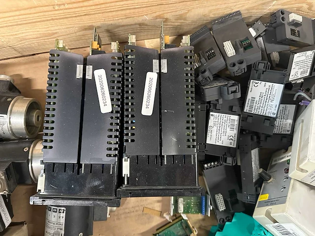 Pepperl+fuchs, ifm - partij elektronica: industriële automatiseringsmodules, sensoren en plc-componenten - afbeelding 8 van  8