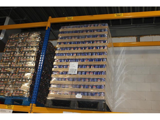 Pepsi cola. 120 trays a 24 blikken 0,33l. totaal 2880 blikken. tht 5-26. bod is inclusief 432 euro statiege... - afbeelding 1 van  2