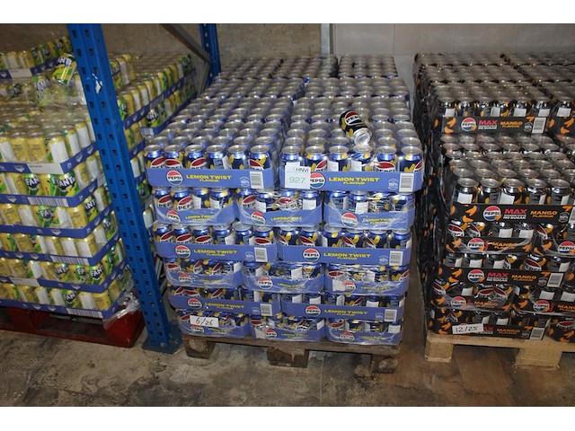 Pepsi cola lemon twist. 54 trays a 24 blikken 0,33l. totaal 1296 blikken. tht 6-26. bod is inclusief 194,4 ... - afbeelding 1 van  3