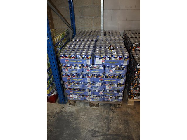 Pepsi cola lemon twist. 54 trays a 24 blikken 0,33l. totaal 1296 blikken. tht 6-26. bod is inclusief 194,4 ... - afbeelding 2 van  3