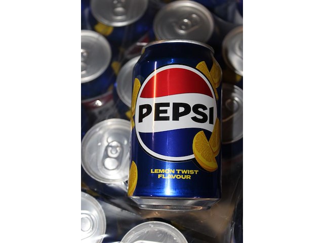 Pepsi cola lemon twist. 54 trays a 24 blikken 0,33l. totaal 1296 blikken. tht 6-26. bod is inclusief 194,4 ... - afbeelding 3 van  3