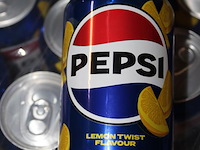 Pepsi cola lemon twist. 54 trays a 24 blikken 0,33l. totaal 1296 blikken. tht 6-26. bod is inclusief 194,4 ... - afbeelding 3 van  3