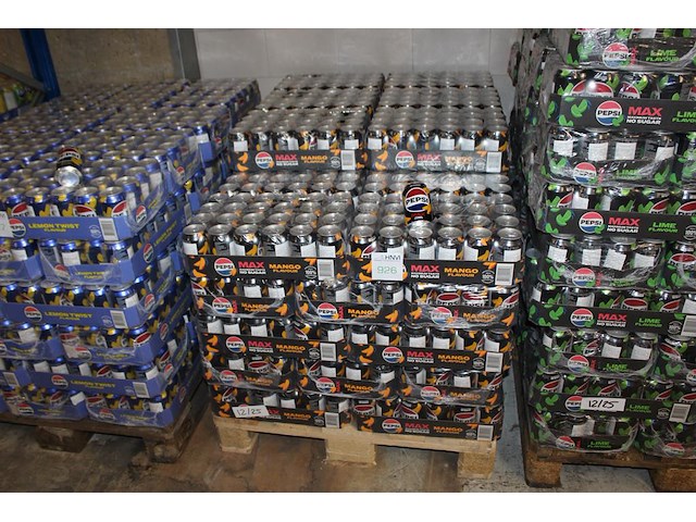 Pepsi cola max mango. 51 trays a 24 blikken 0,33l. totaal 1224 blikken. tht 12-25. bod is inclusief 183,6 e... - afbeelding 1 van  3