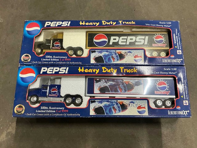 Pepsi heavy duty truck 1:50 miniatuur (2x) - afbeelding 1 van  6