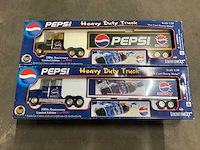 Pepsi heavy duty truck 1:50 miniatuur (2x) - afbeelding 1 van  6