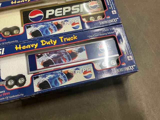 Pepsi heavy duty truck 1:50 miniatuur (2x) - afbeelding 3 van  6