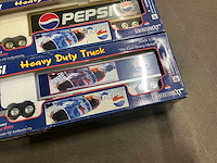 Pepsi heavy duty truck 1:50 miniatuur (2x) - afbeelding 3 van  6