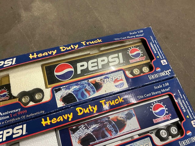 Pepsi heavy duty truck 1:50 miniatuur (2x) - afbeelding 5 van  6