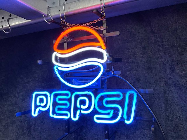 Pepsi neon decoratie - afbeelding 1 van  2
