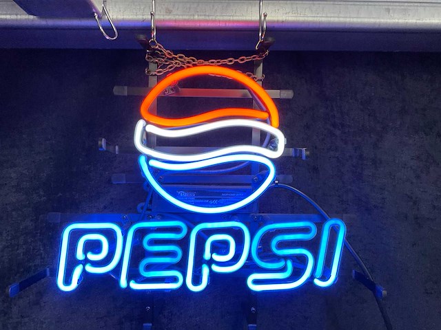Pepsi neon decoratie - afbeelding 2 van  2