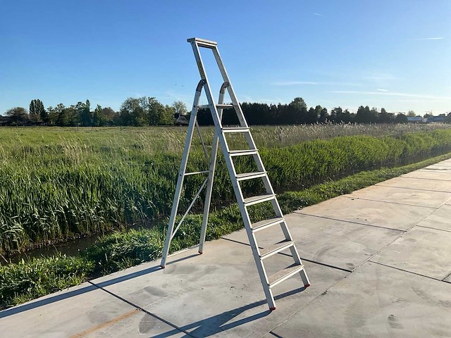 Perfecty p20/8 aluminium trapladder - afbeelding 1 van  5