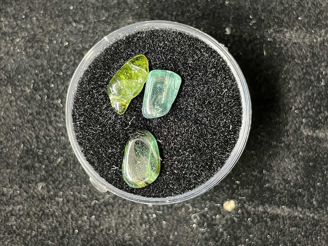 Peridoot - groene edelsteen - afbeelding 1 van  2