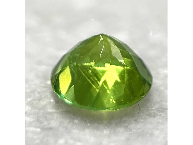 Peridoot 4.44 carat echte natuurlijke groene peridoot - afbeelding 2 van  5