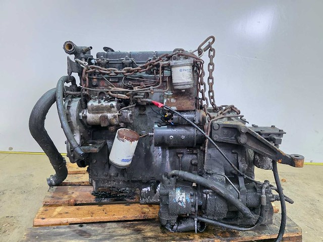 Perkins - 4 cilinder - motor blok - afbeelding 1 van  10