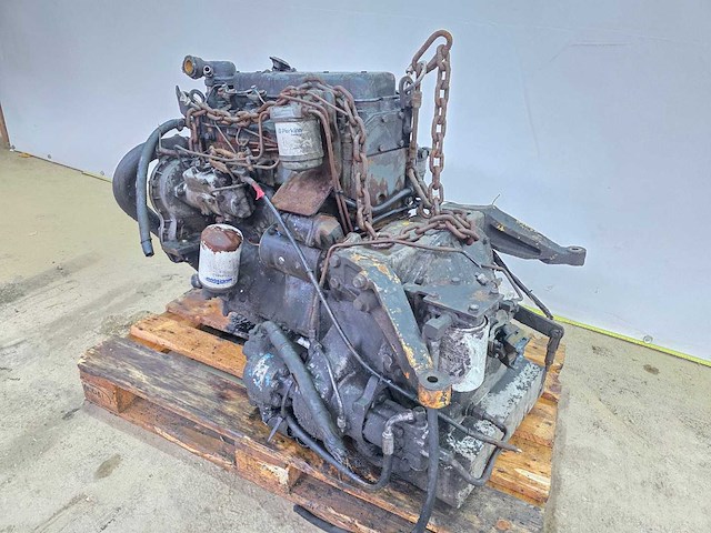 Perkins - 4 cilinder - motor blok - afbeelding 3 van  10
