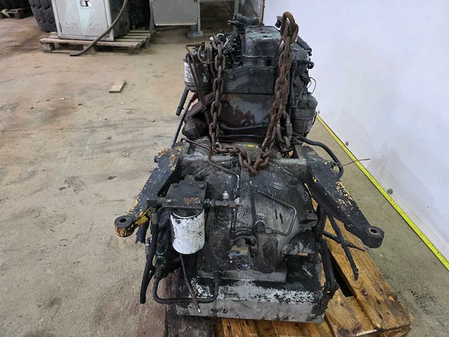 Perkins - 4 cilinder - motor blok - afbeelding 4 van  10