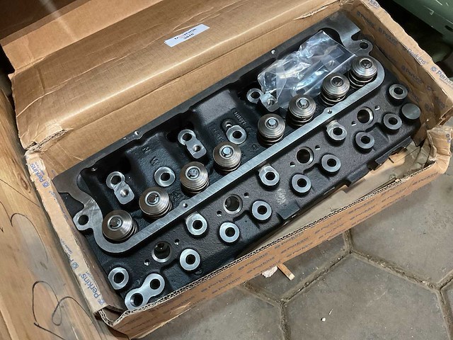 Perkins cylinder head - afbeelding 1 van  3