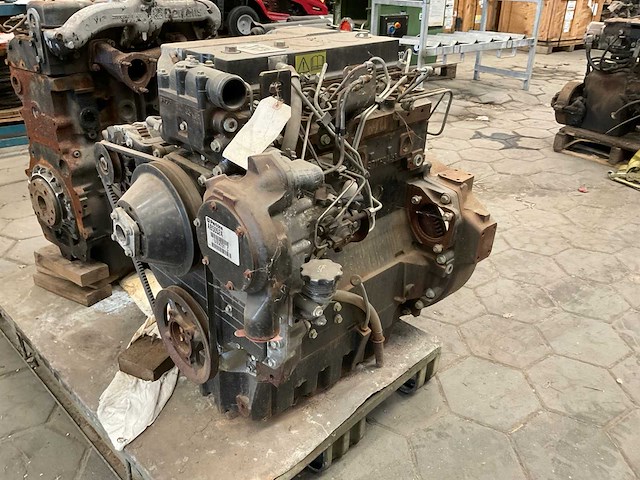 Perkins laad/ graafcombinate dieselmotor - afbeelding 6 van  10