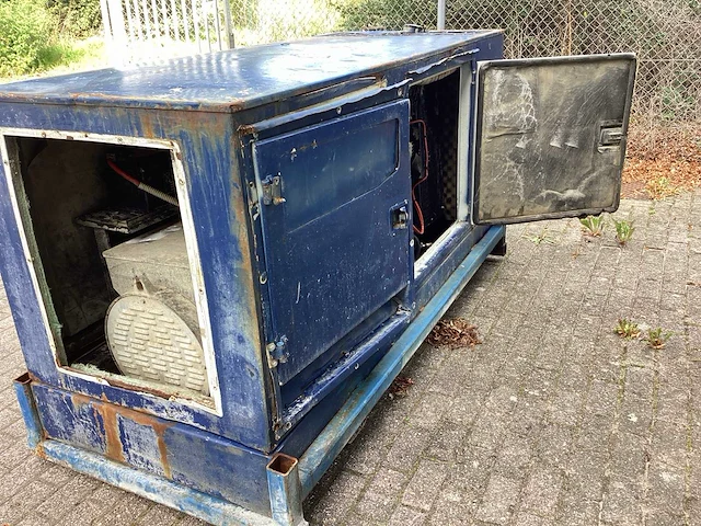 Perkins noodstroomaggregaat - afbeelding 5 van  10
