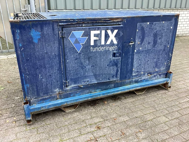 Perkins noodstroomaggregaat - afbeelding 1 van  10