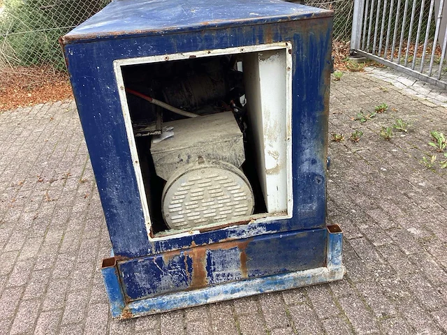 Perkins noodstroomaggregaat - afbeelding 4 van  10