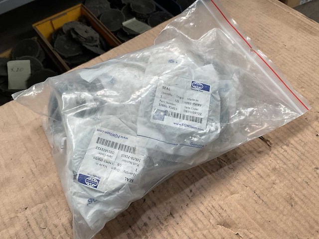 Perkins seal (19x) - afbeelding 1 van  1